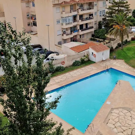 Charming With Pool דירה