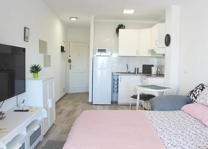 Charming With Pool 아파트 *