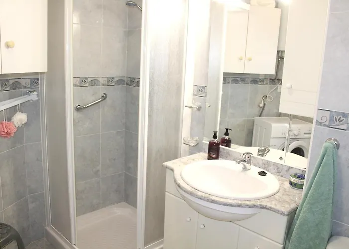 Charming With Pool 아파트